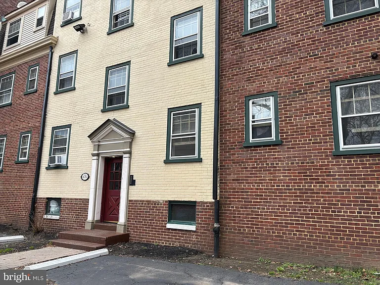 676 Perth Pl #B — Photo 36
