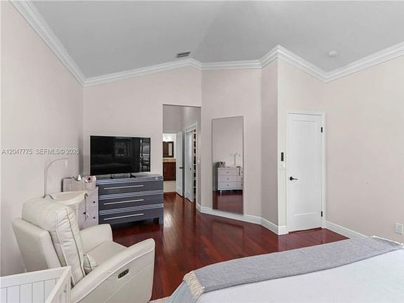 4th image of 1530 Lacosta Dr W