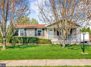 9 Spruce Ln, New Oxford, PA 17350
