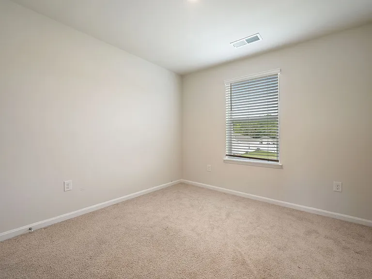 31 New England Dr — Photo 15