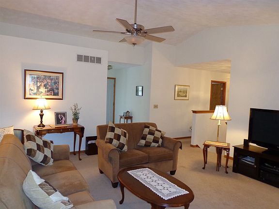 5th image of 7461 Countryshire Ln