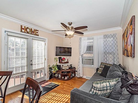3rd image of 2924 N Mulligan Ave #1