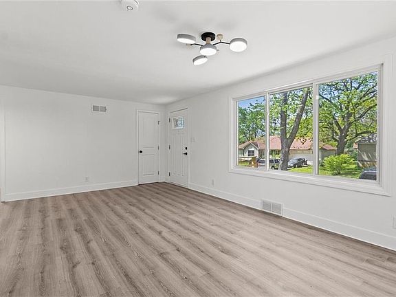 5th image of 7327 Park Ave