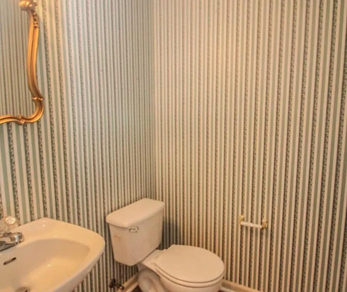 246 Farmington Dr W — Photo 13