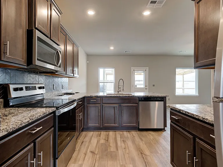 1609 Maroon Dr — Photo 17