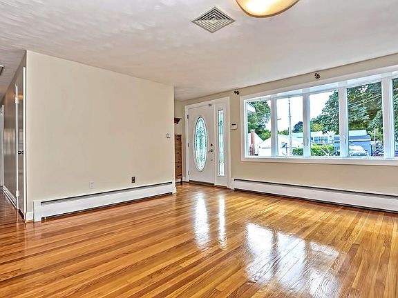 5th image of 33 Nancy Ave