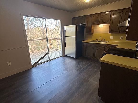 3rd image of 1505 Parkview St