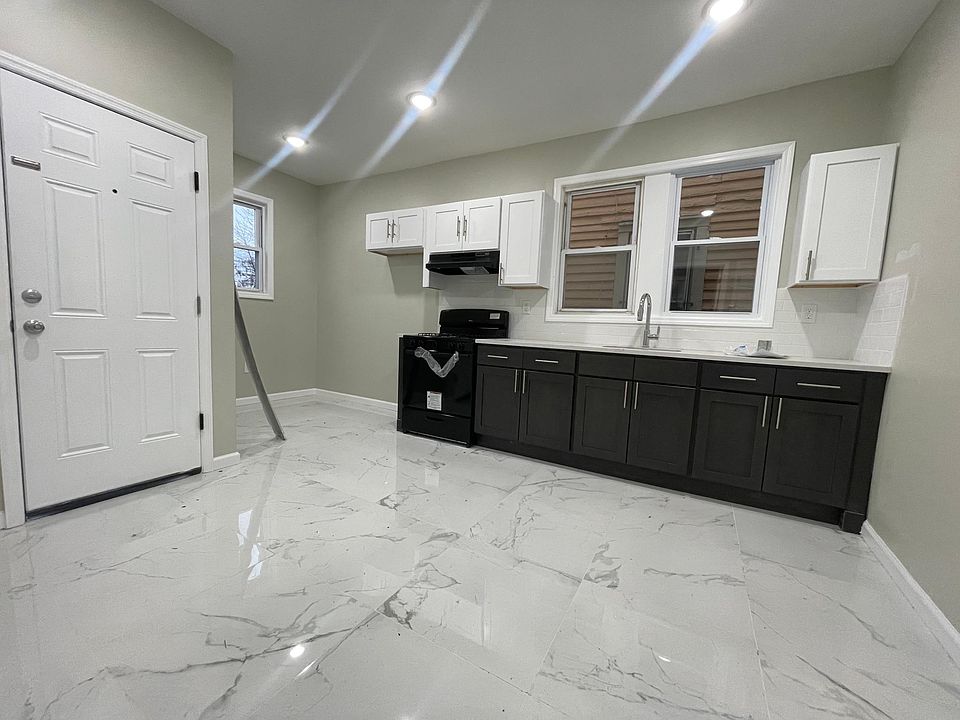 1st image of 270 Chadwick Ave #1