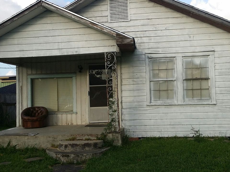 2nd image of 3924 Colvin St