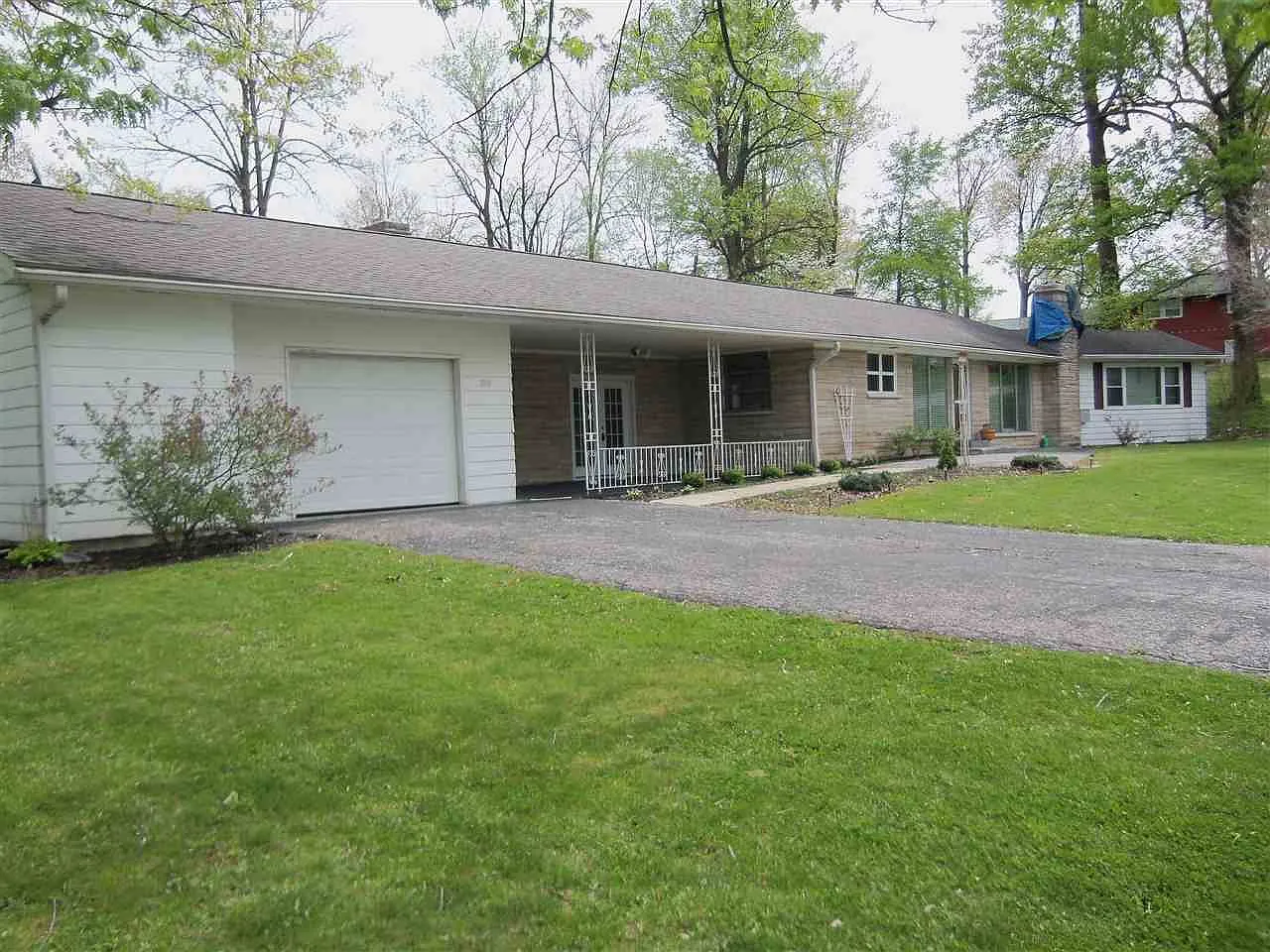 206 Westwood Dr photo 1
