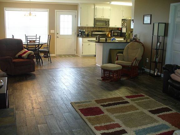 3rd image of 172 Lakeview Dr