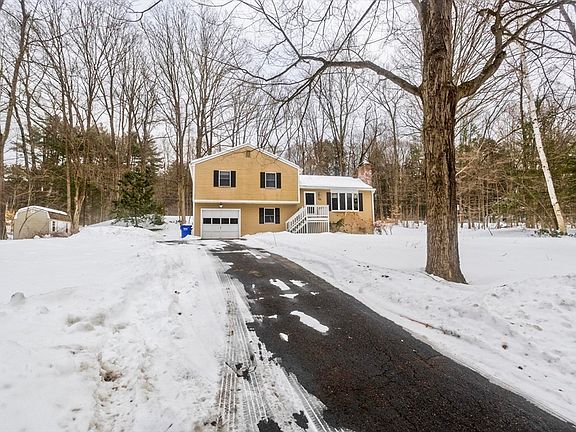 3rd image of 26 Falls Rd