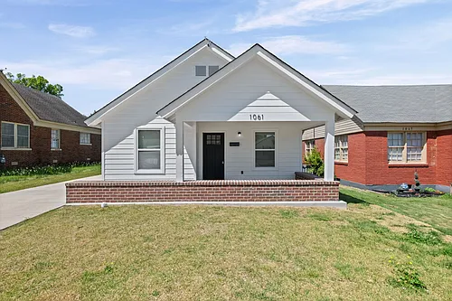 1061 N Avalon St Photo 1