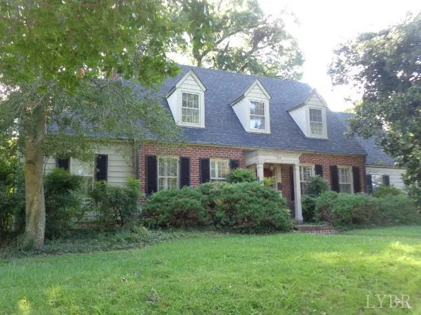809 1st Ave, Farmville, VA 23901