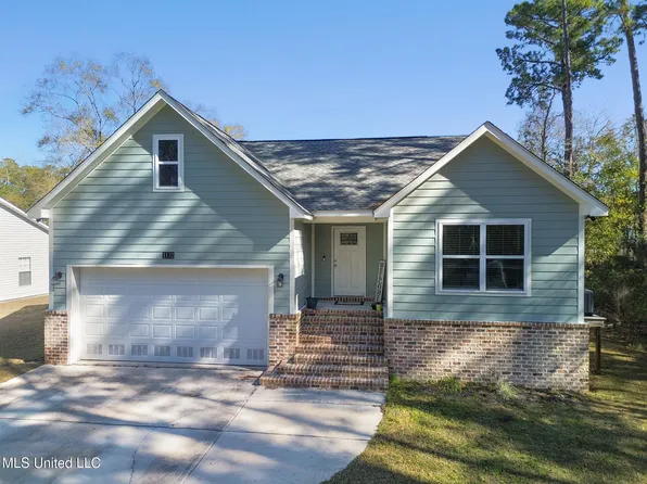 1132 Ash St, Ocean Springs, MS 39564