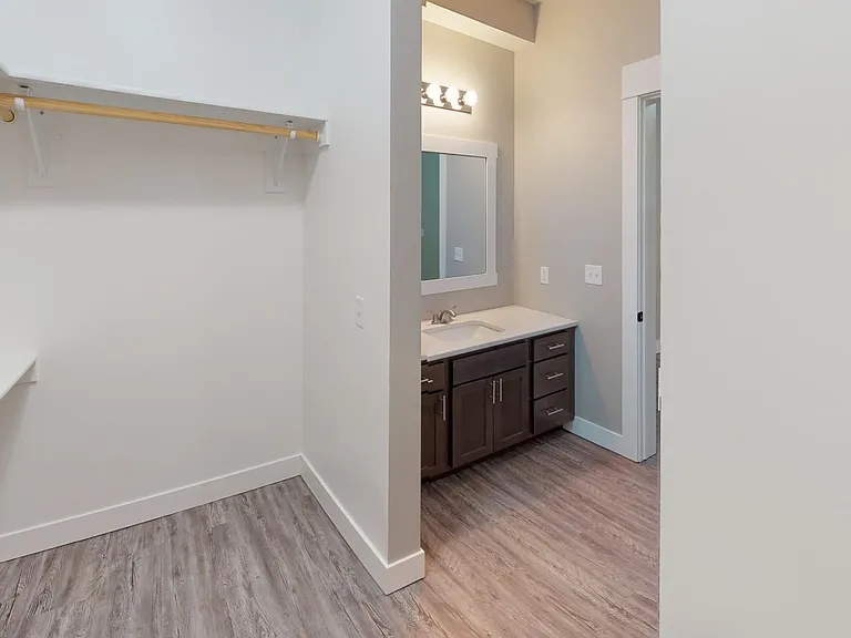 801 W Cedar St — Photo 65