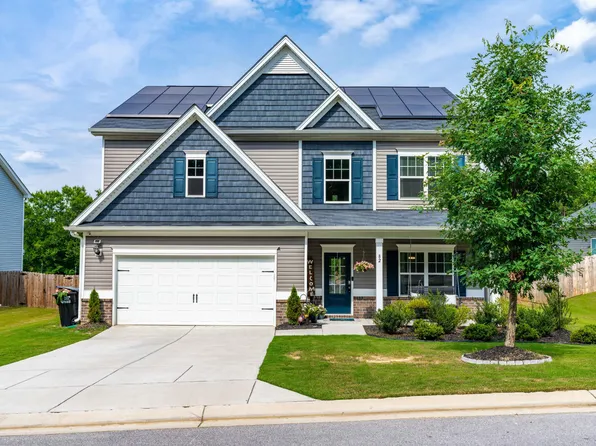 82 Neuse Overlook Dr, Clayton, NC 27527