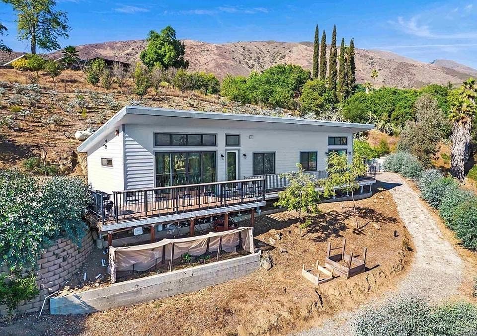 1st image of 15204 Topa Rd