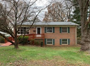 13635 Greenwood Dr, Woodbridge, VA 22193