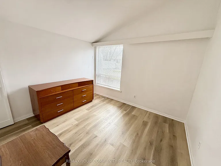 17 Regatta Cres #UPPER — Photo 9