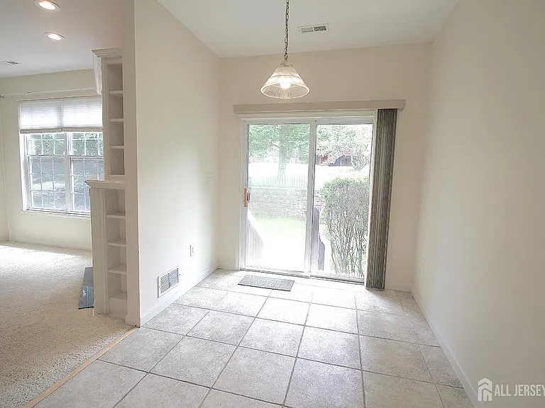 72 Truman Ave — Photo 8