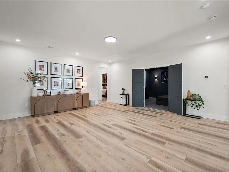 4029 Ivanhoe Ln — Photo 14