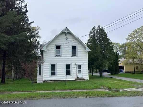 113 Champlain Avenue, Ticonderoga, NY 12883