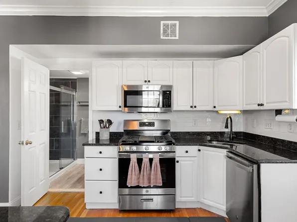 11 Columbia Rd APT 6, Wakefield, MA 01880