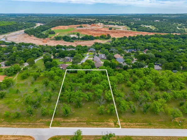 1000 E Landings Rd N, Granbury, TX 76049