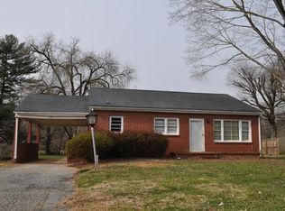 221 Island Dr, Mayodan, NC 27025