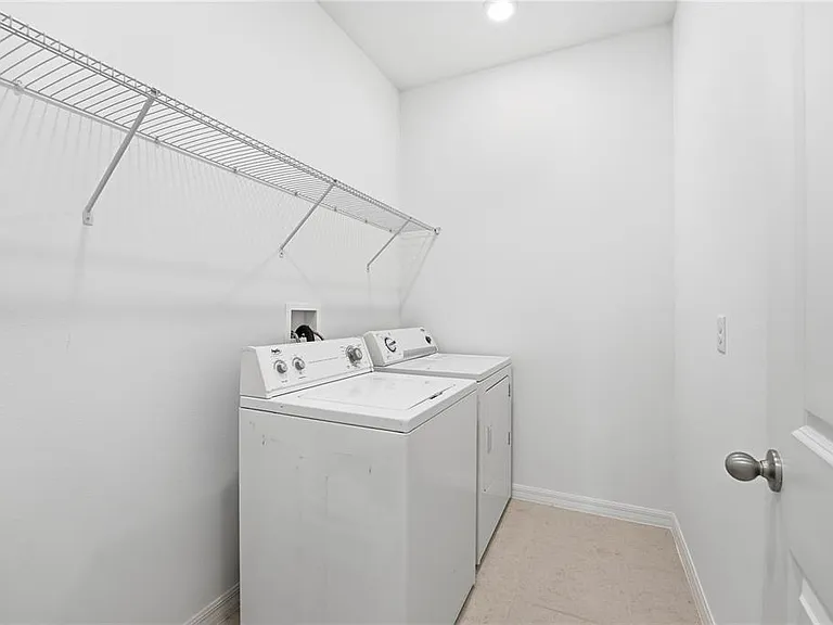 6550 Barnstorm Way — Photo 27