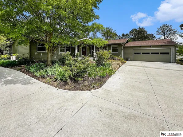 8110 Northshore Dr, Lincoln, NE 68516