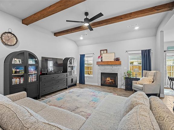 5th image of 924 Laux Ln