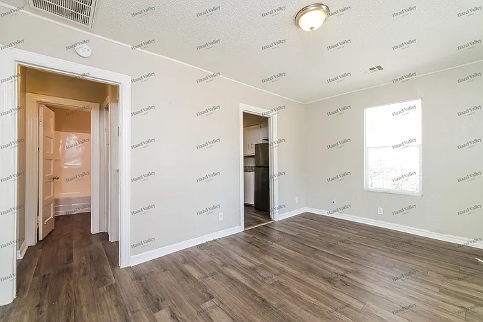2 bed, 1.0 bath, 725 sqft, $1,020 — Photo 4