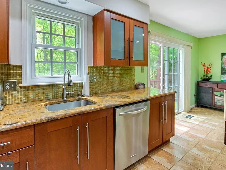 604 Hillary Ct — Photo 13