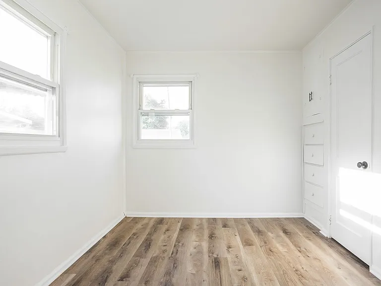 1825 E Legrande Ave — Photo 10