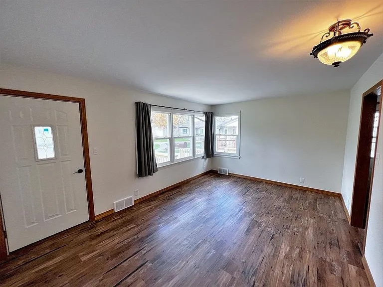 314 Princeton Ct — Photo 3