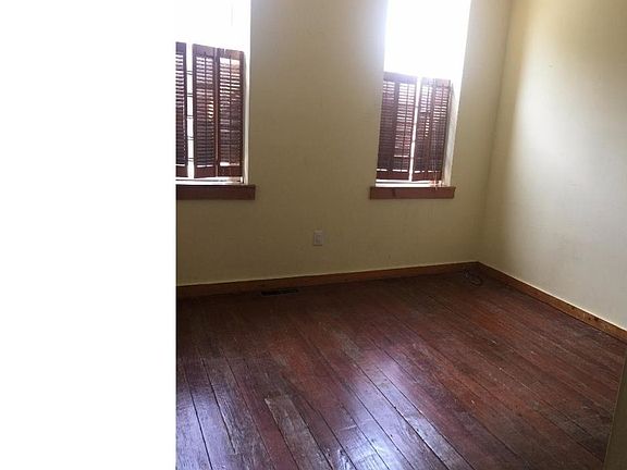 3rd image of 1415 Lombard St