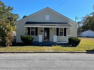 3679 Cameron St, Farmville, NC 27828