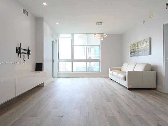 5th image of 300 S Biscayne Blvd #T-2906