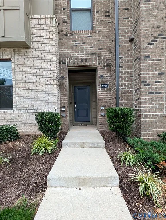 3 bed, 2.5 bath, 1608 sqft, $2,400 — Photo 2