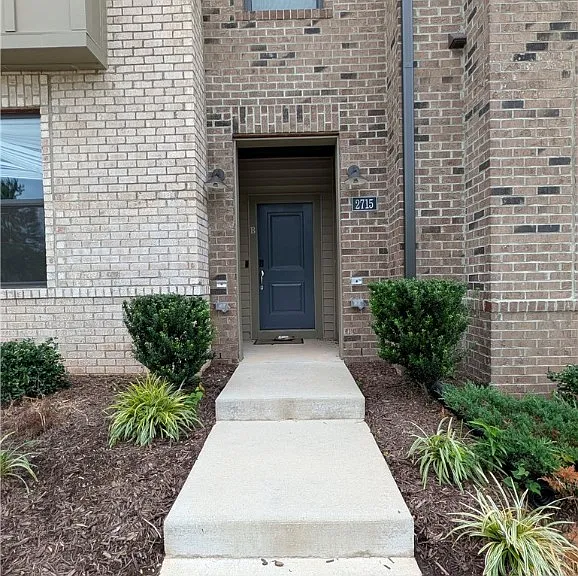 2715 Acadia Dr — Photo 2