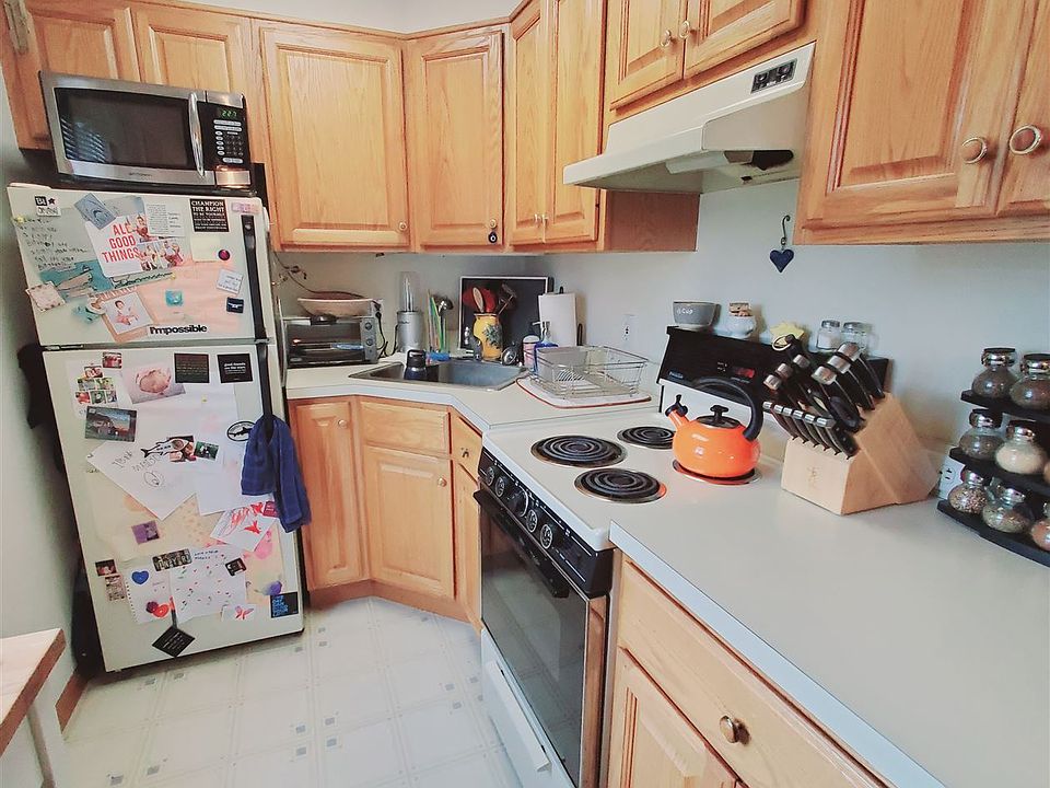 1st image of 23 Oak St APT 1