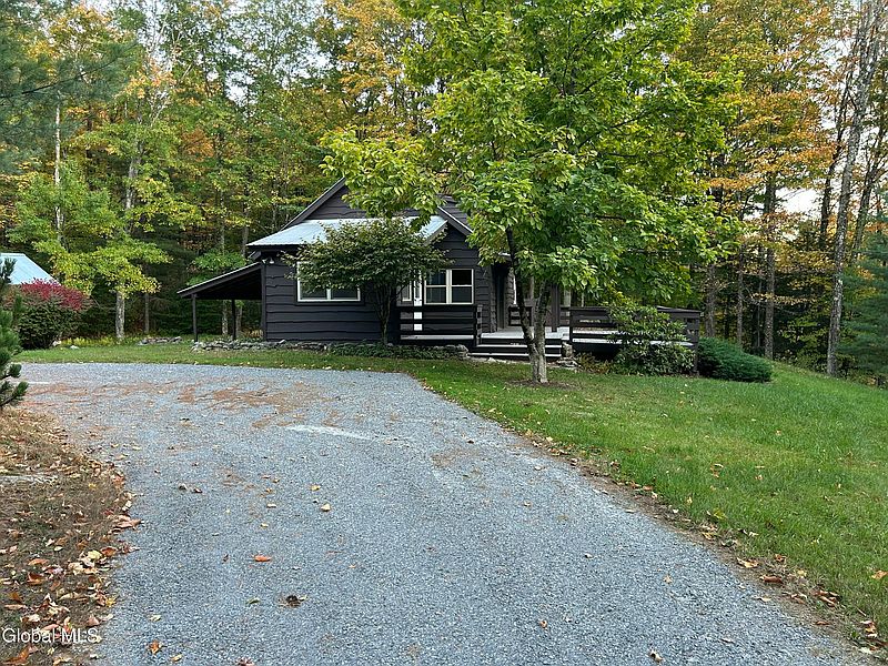 3rd image of 121 Hogtown Road