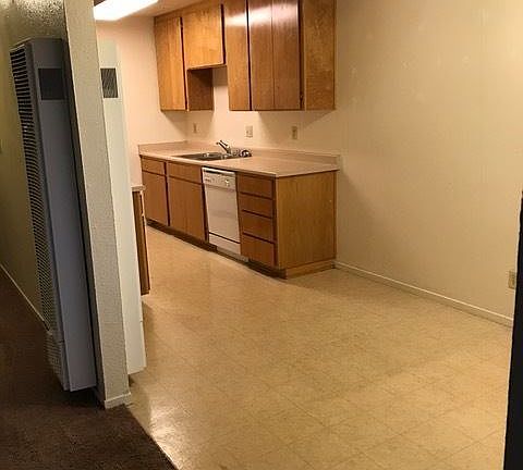 3rd image of 121 Lincoln Way APT B