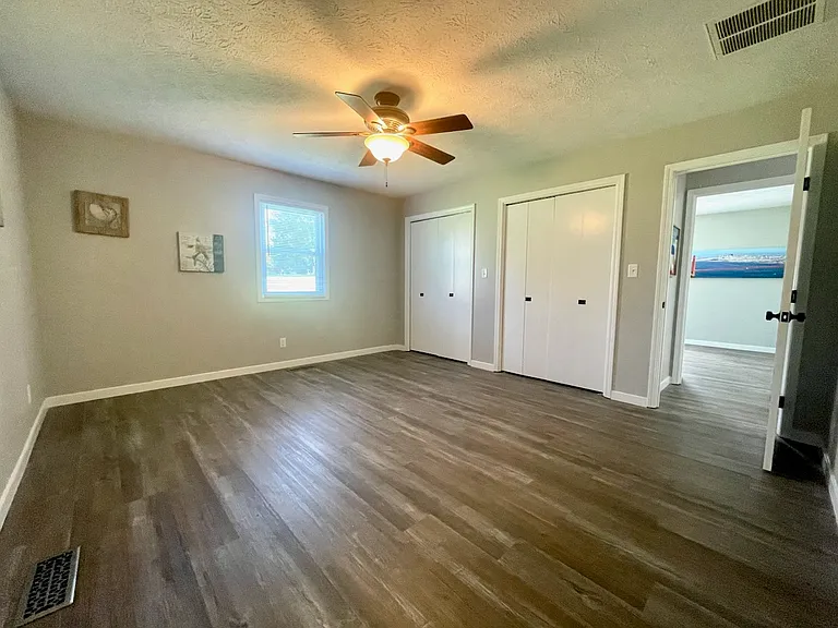 401 N Nebo Rd — Photo 11