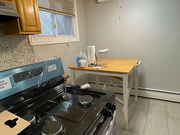 3rd image of 49 Sylvia St Floor 1