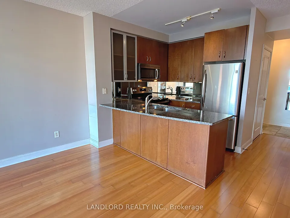 18 Yorkville Ave #701
