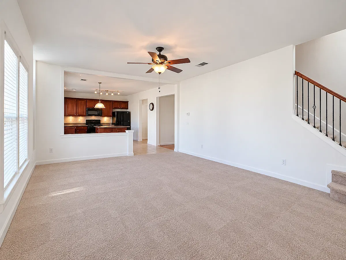 4 bed, 2.5 bath, 1992 sqft, $2,799 — Photo 4