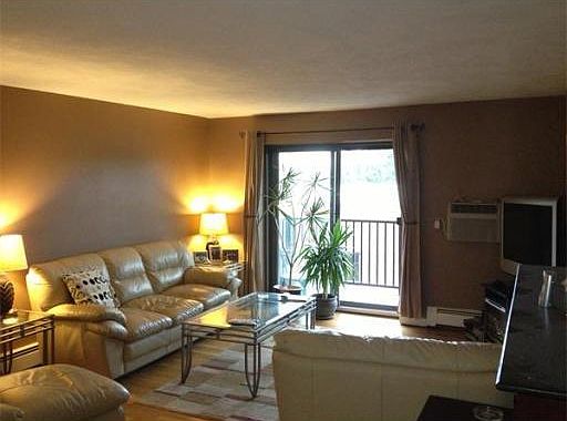 3rd image of 300 Governors Dr APT 22
